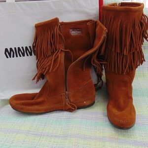Minnetonka Women's Suede Fringe Moccasins - Tan